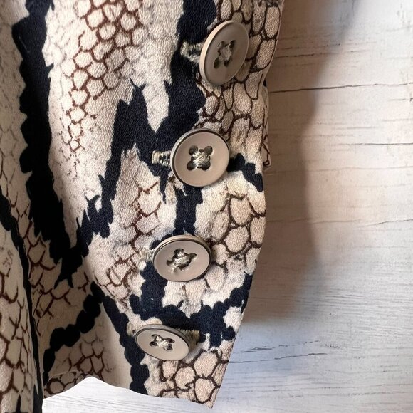 Cabi Blouse Womens Size Medium Serpentine Snake Print Ruffle Collar City Top - Picture 5 of 15